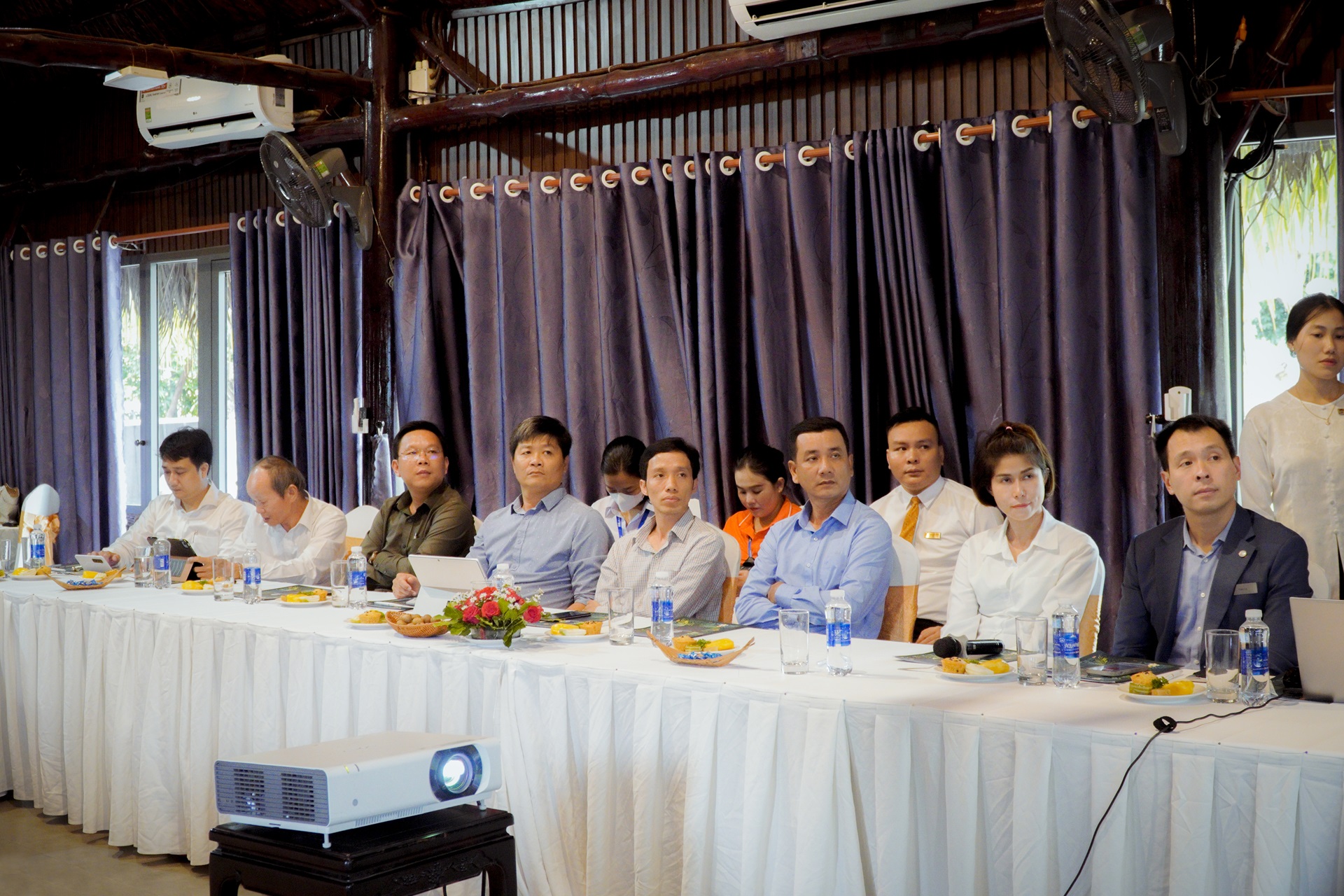 SAO MAI GROUP AND ENTERPRISES EXCHANGE ON TRADE AND SERVICE DEVELOPMENT