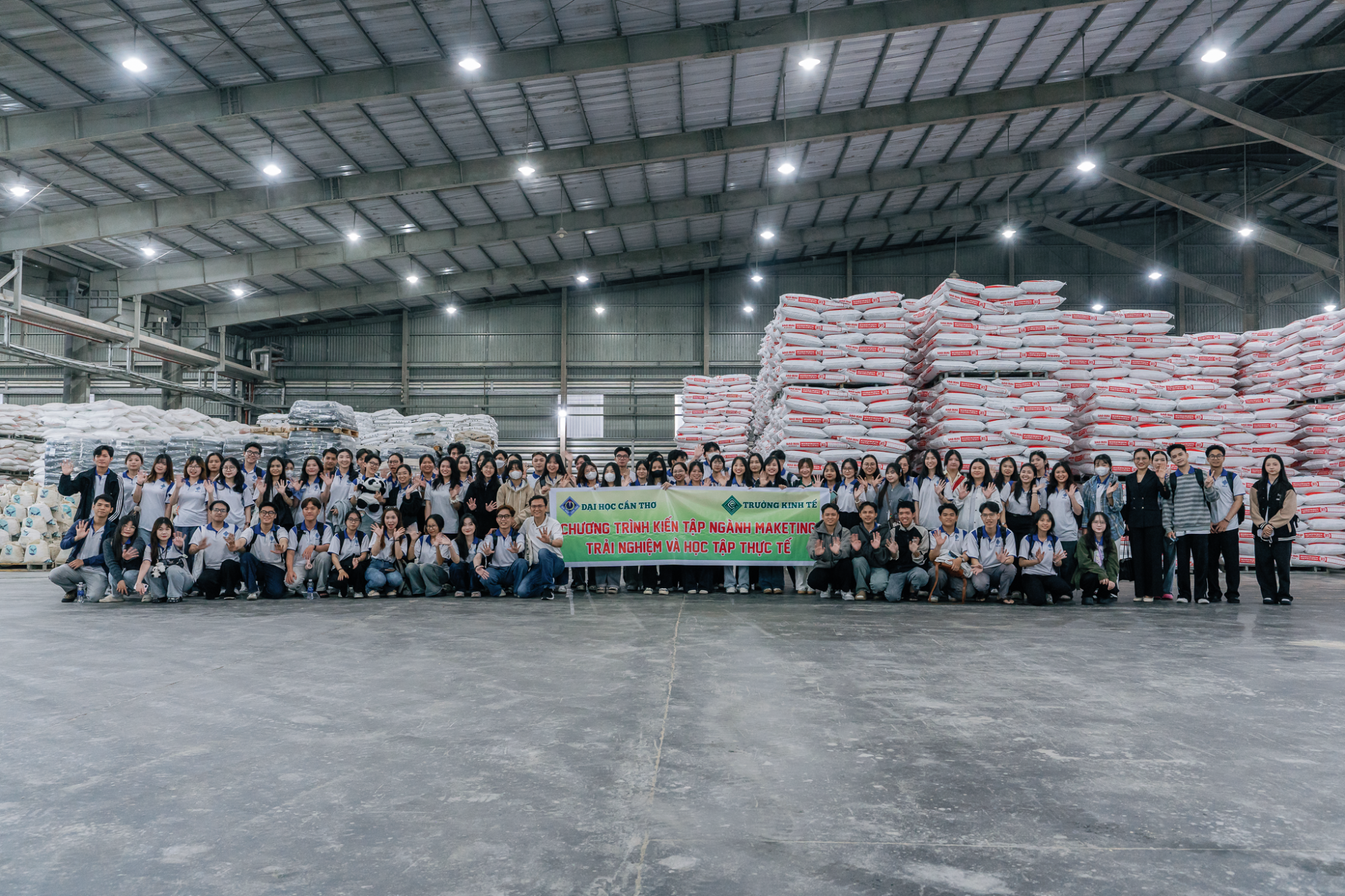 SAO MAI GROUP ĐỒNG HÀNH CÙNG SINH VIÊN TRƯỜNG ĐẠI HỌC CẦN THƠ TRONG HÀNH TRÌNH THAM QUAN & HỌC TẬP THỰC TẾ